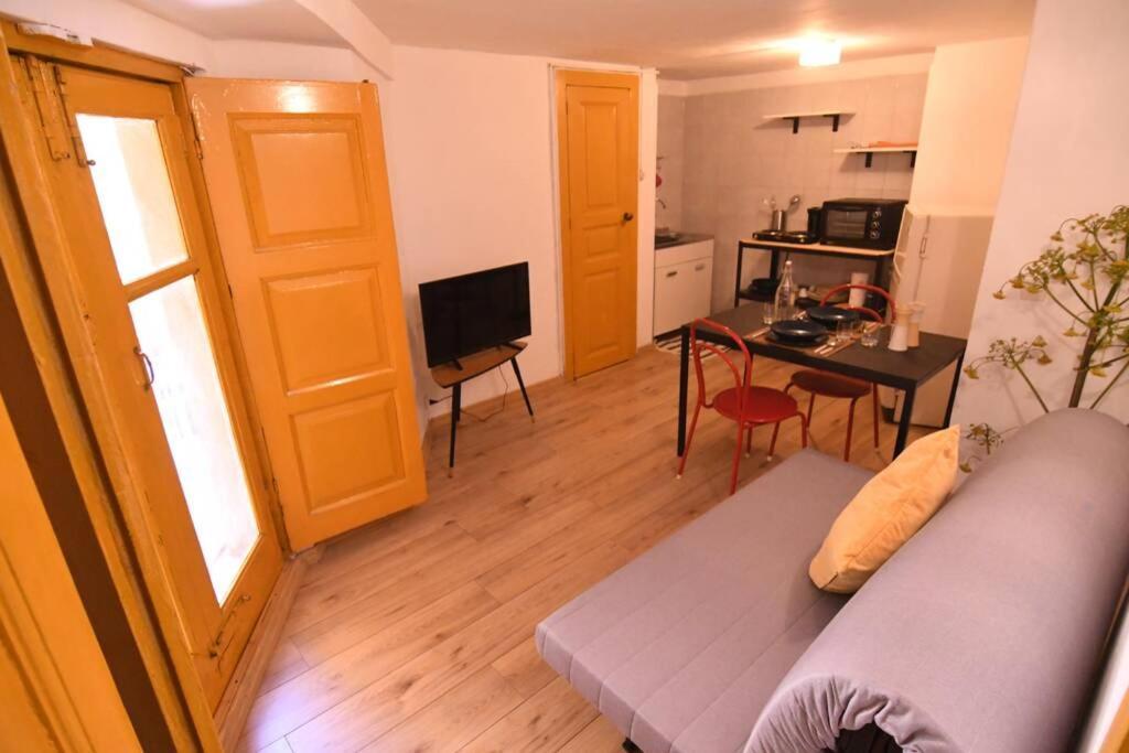The Yellow House Катания Экстерьер фото